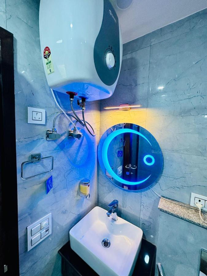 Hotel Samrat Residency 10 Mints Walking Distance Nizamuddin Railway Station New Delhi Ngoại thất bức ảnh