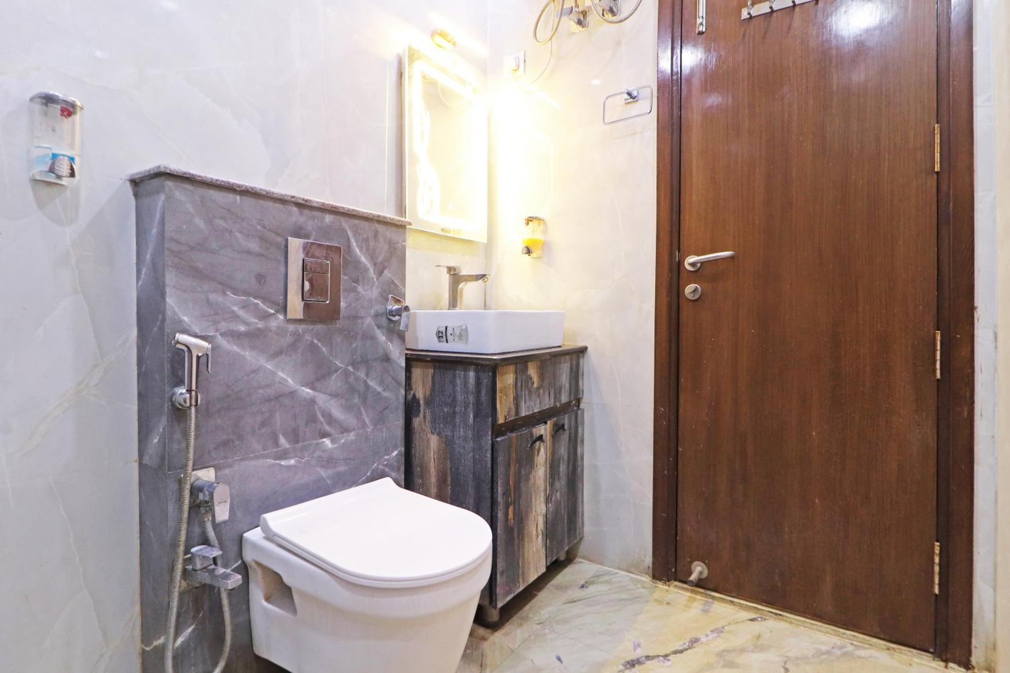 Hotel Samrat Residency 10 Mints Walking Distance Nizamuddin Railway Station New Delhi Ngoại thất bức ảnh