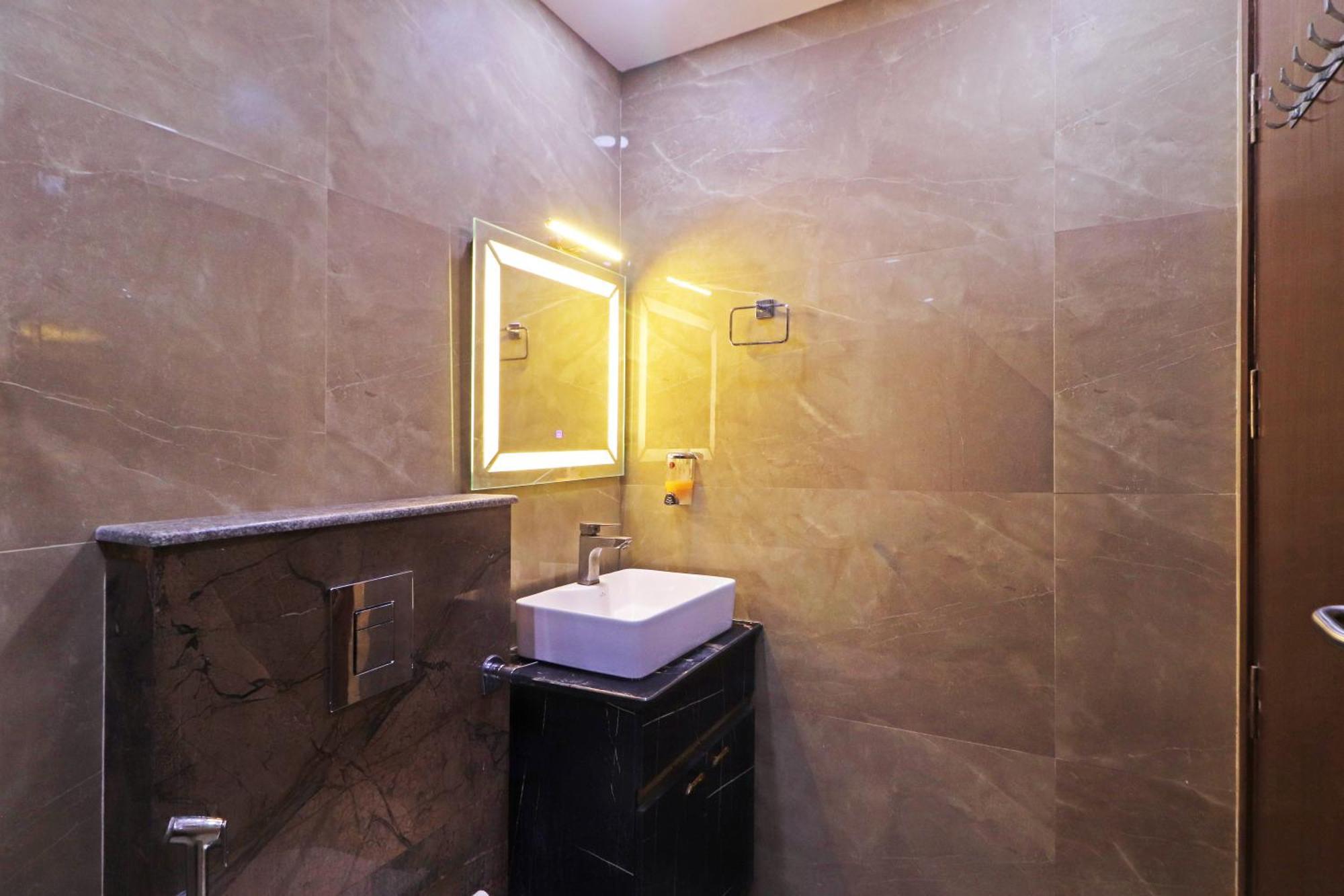 Hotel Samrat Residency 10 Mints Walking Distance Nizamuddin Railway Station New Delhi Ngoại thất bức ảnh