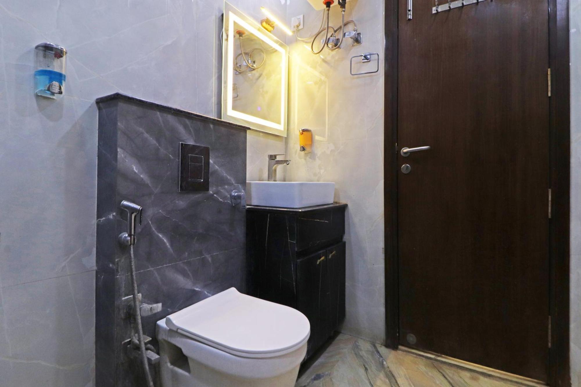 Hotel Samrat Residency 10 Mints Walking Distance Nizamuddin Railway Station New Delhi Ngoại thất bức ảnh