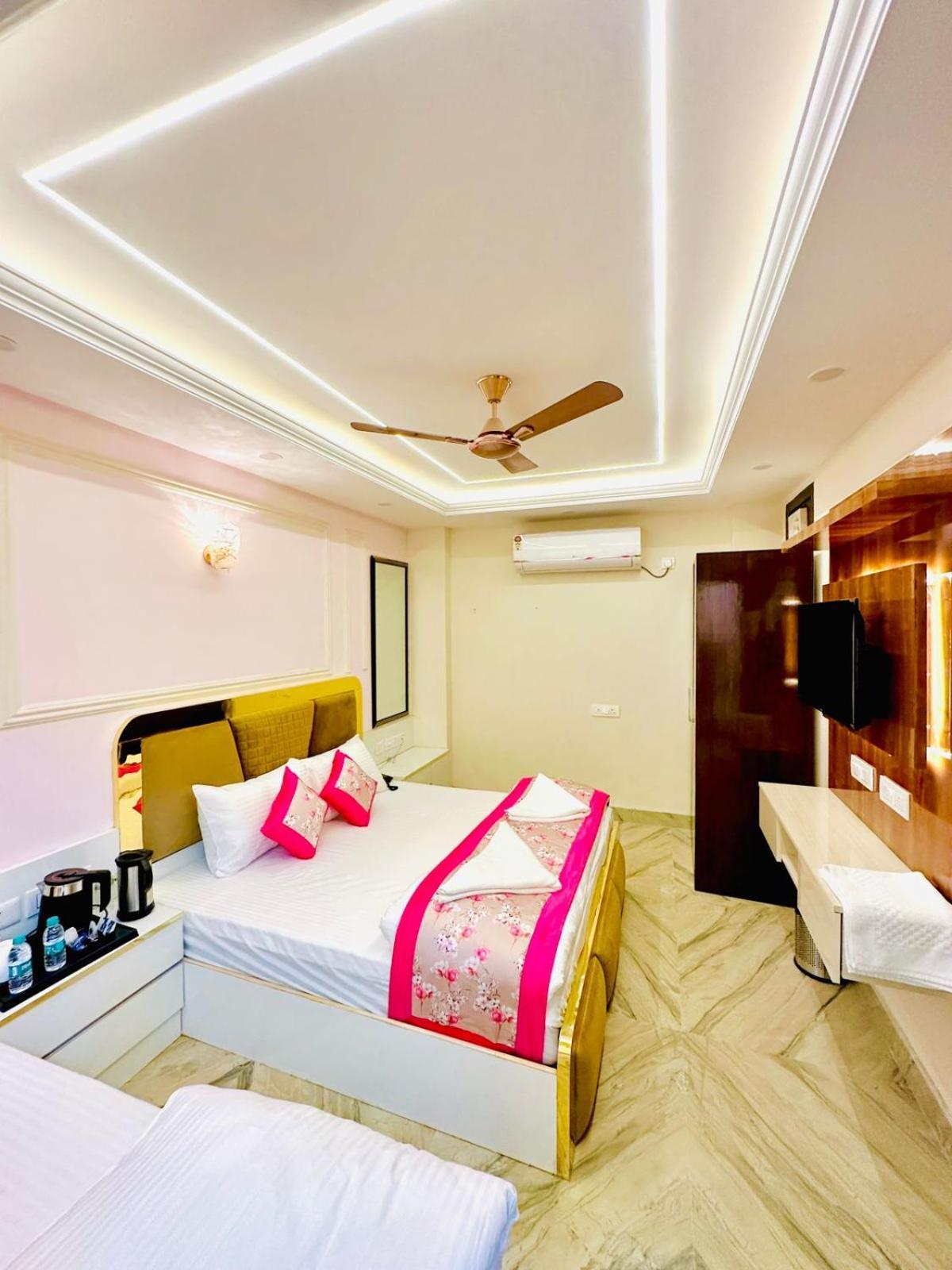 Hotel Samrat Residency 10 Mints Walking Distance Nizamuddin Railway Station New Delhi Ngoại thất bức ảnh