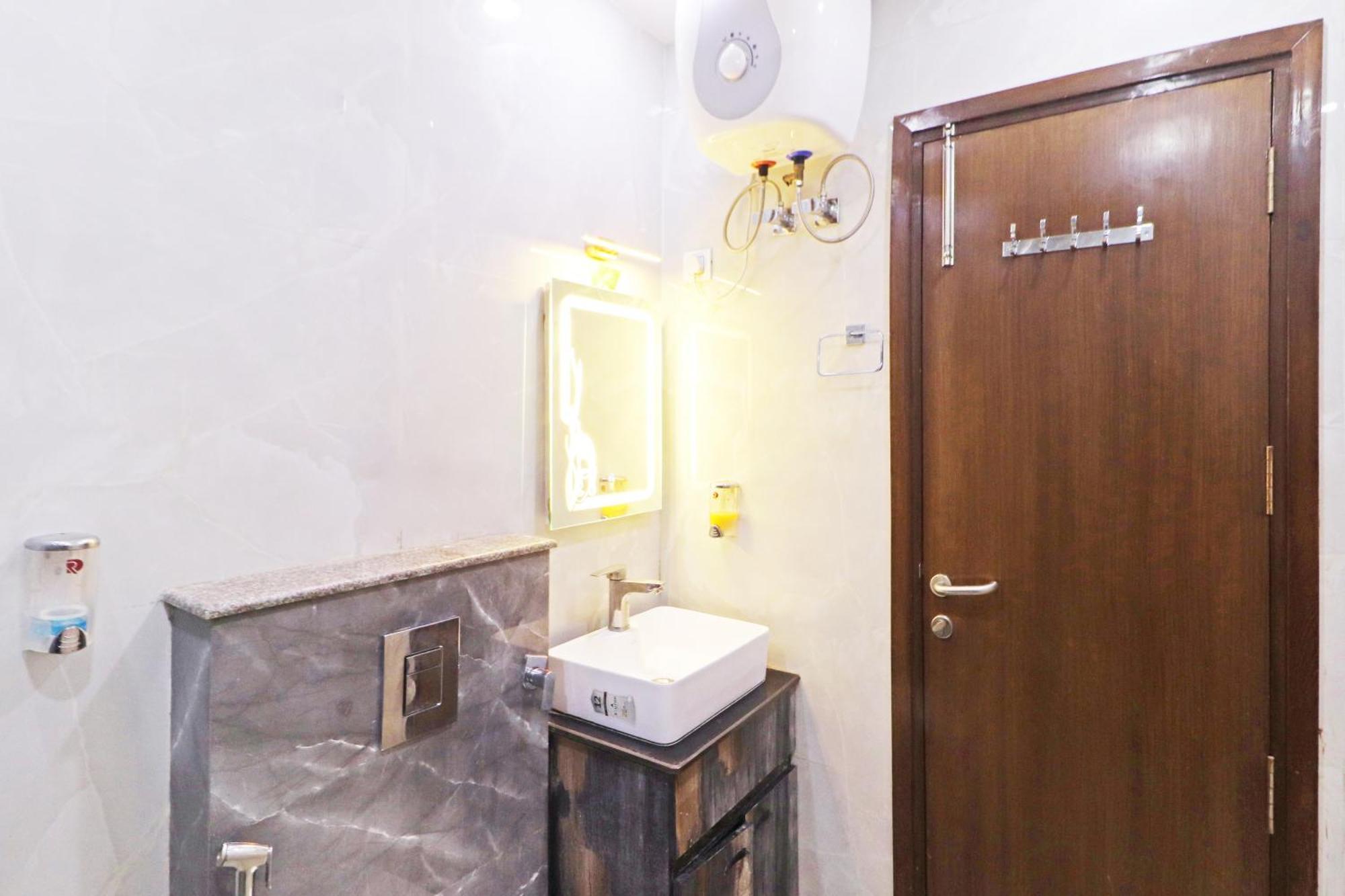 Hotel Samrat Residency 10 Mints Walking Distance Nizamuddin Railway Station New Delhi Ngoại thất bức ảnh