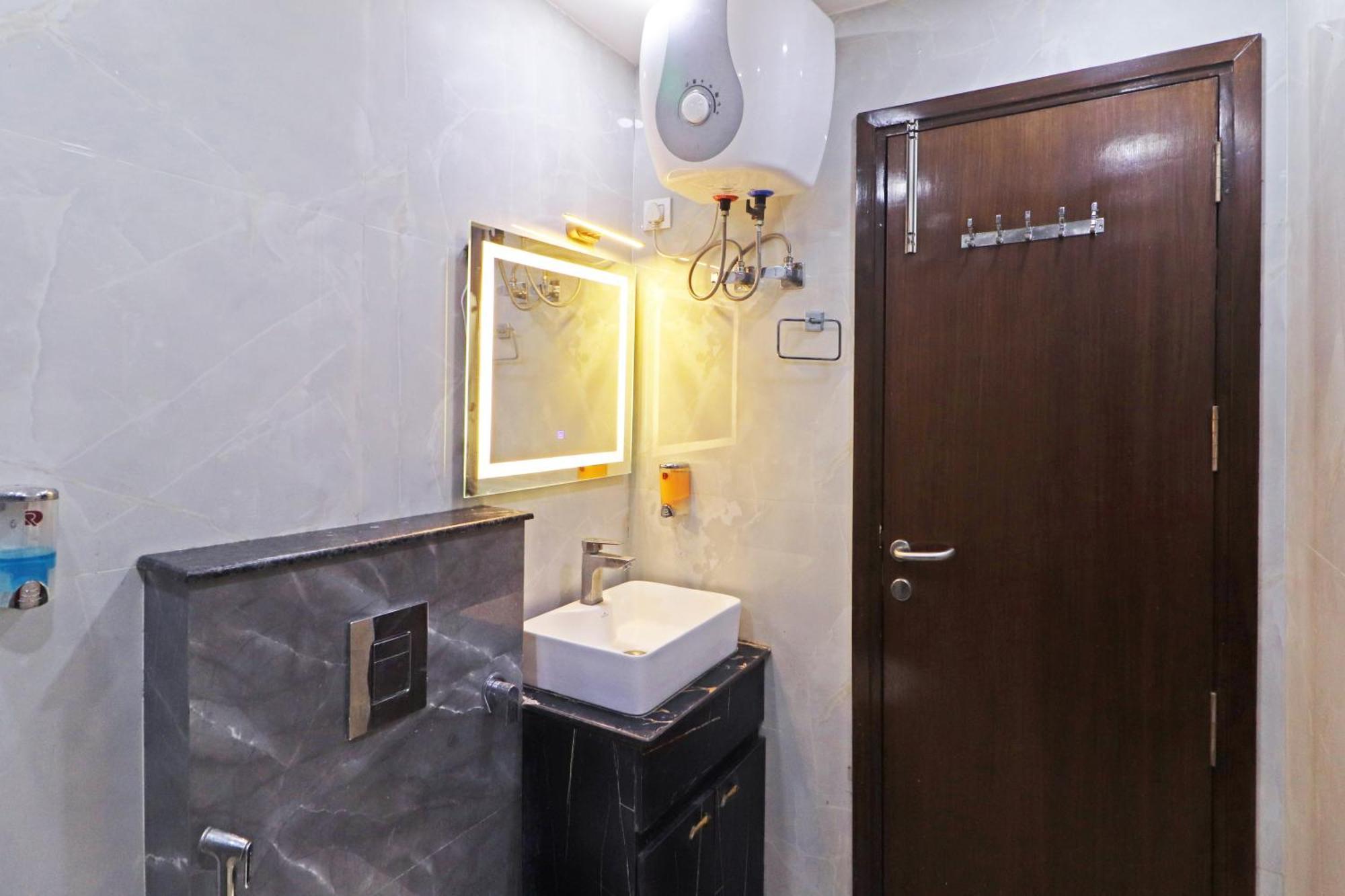 Hotel Samrat Residency 10 Mints Walking Distance Nizamuddin Railway Station New Delhi Ngoại thất bức ảnh