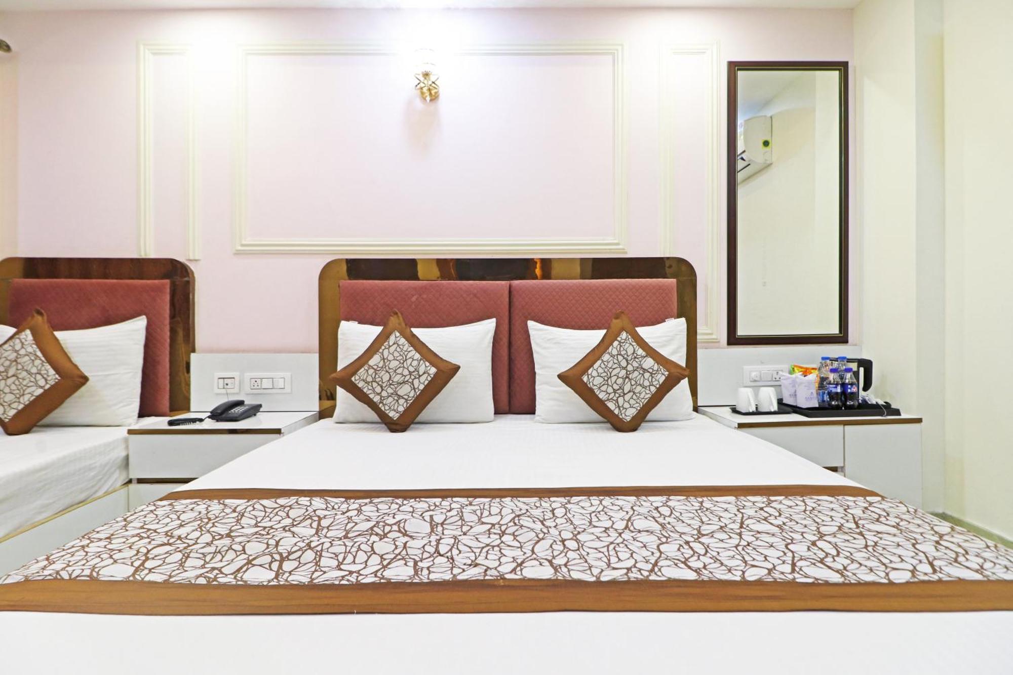 Hotel Samrat Residency 10 Mints Walking Distance Nizamuddin Railway Station New Delhi Ngoại thất bức ảnh