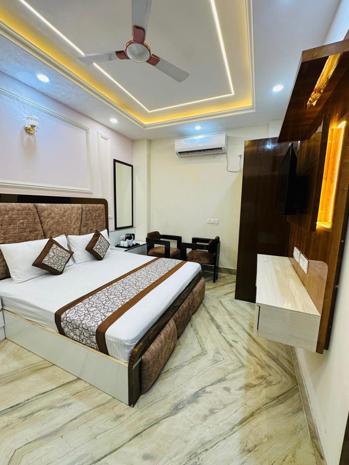 Hotel Samrat Residency 10 Mints Walking Distance Nizamuddin Railway Station New Delhi Ngoại thất bức ảnh