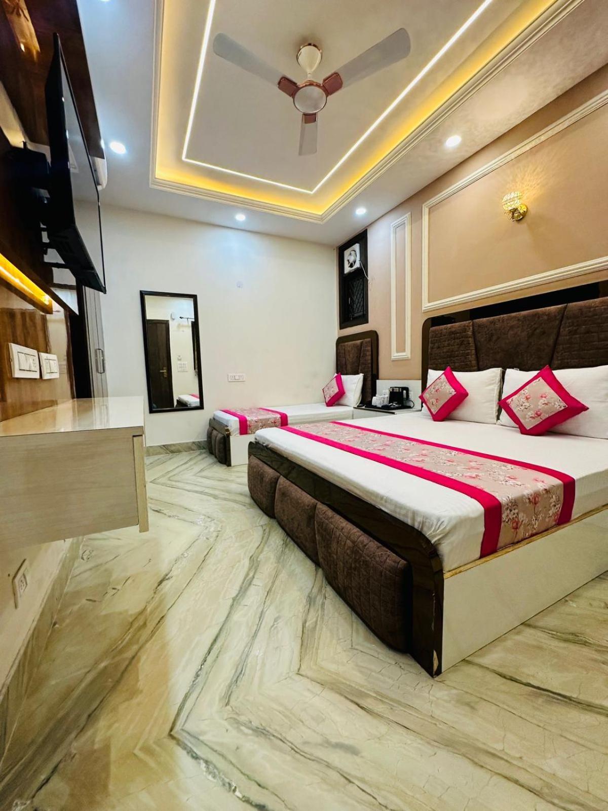 Hotel Samrat Residency 10 Mints Walking Distance Nizamuddin Railway Station New Delhi Ngoại thất bức ảnh